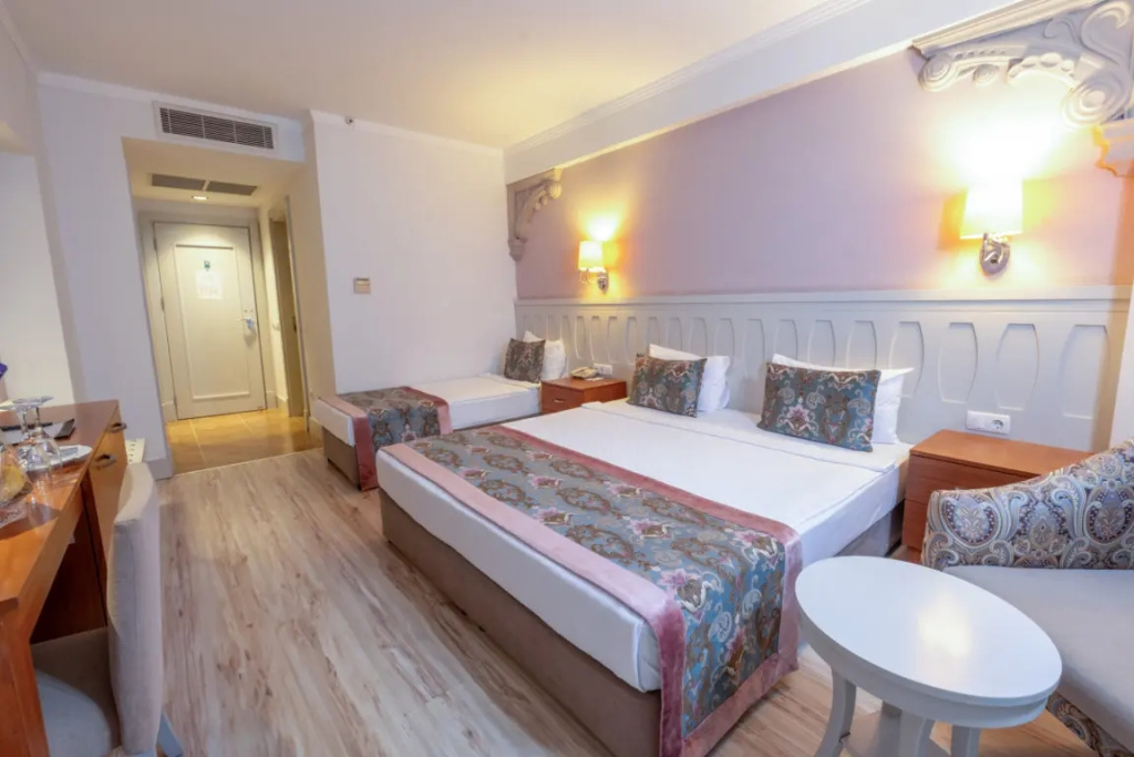 Standard Triple room with land view