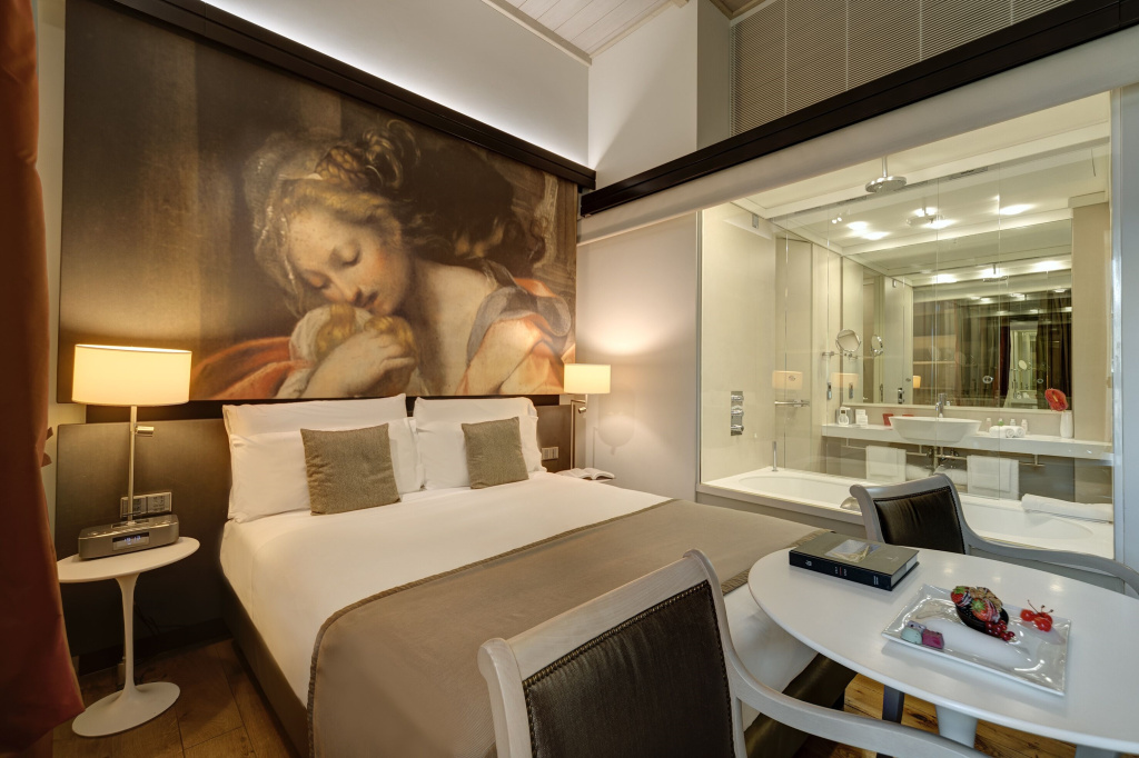 Deluxe Double room (full double bed)