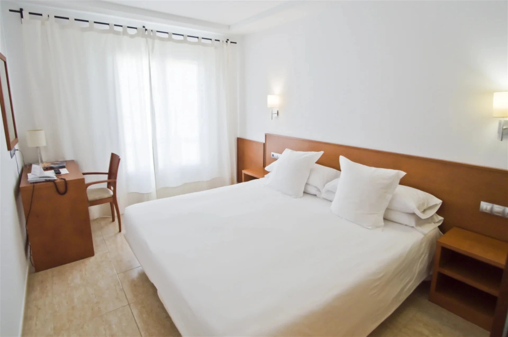 Select Double room (full double bed)