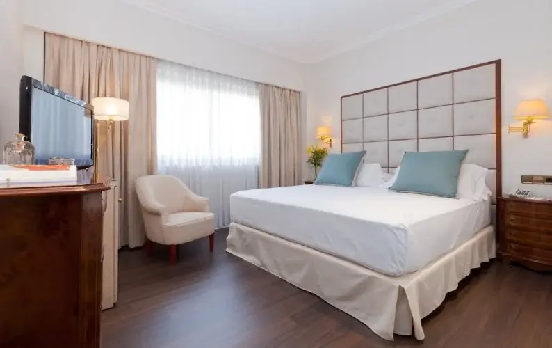 Double Suite (full double bed)