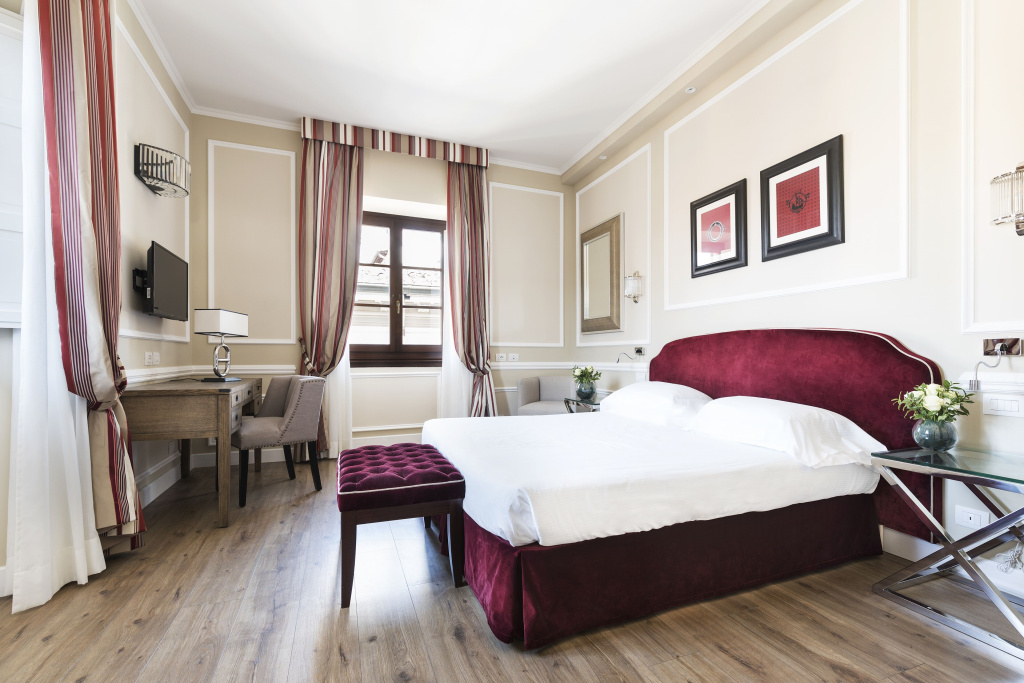 Superior Via Dei Calzaiuoli View Double room (full double bed)