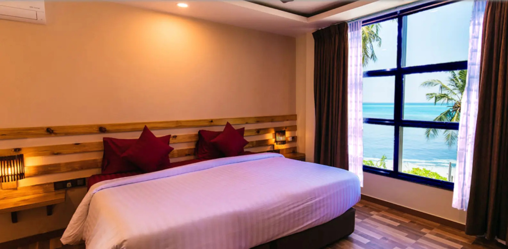Luxury Double room beachfront (full double bed)