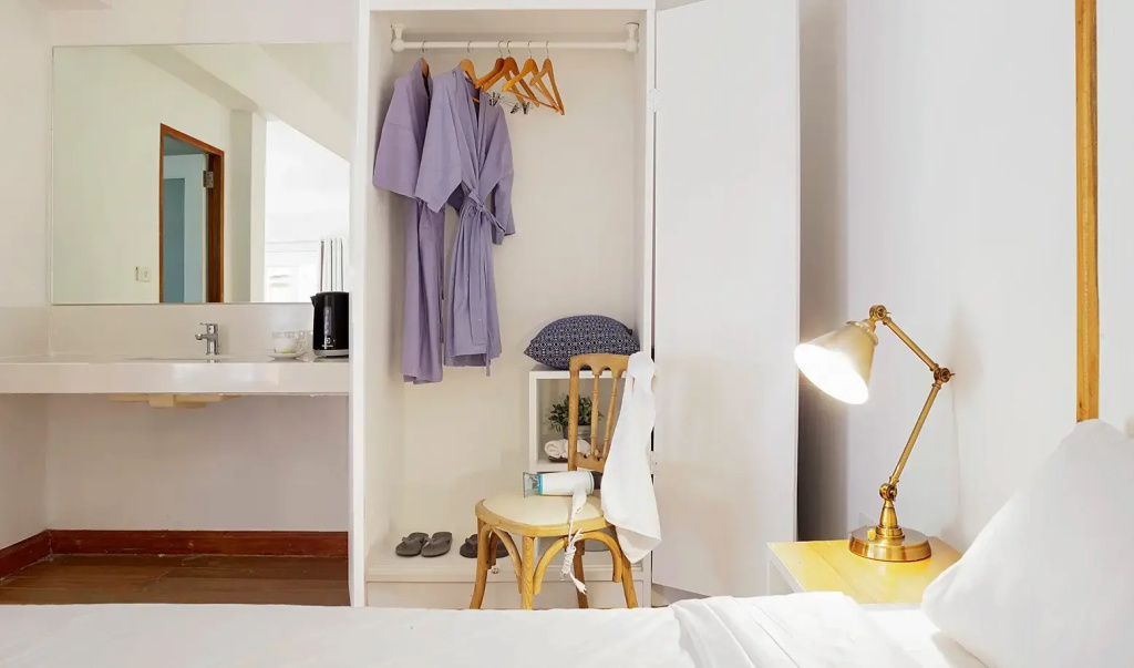 Double Suite with pool view (full double bed)