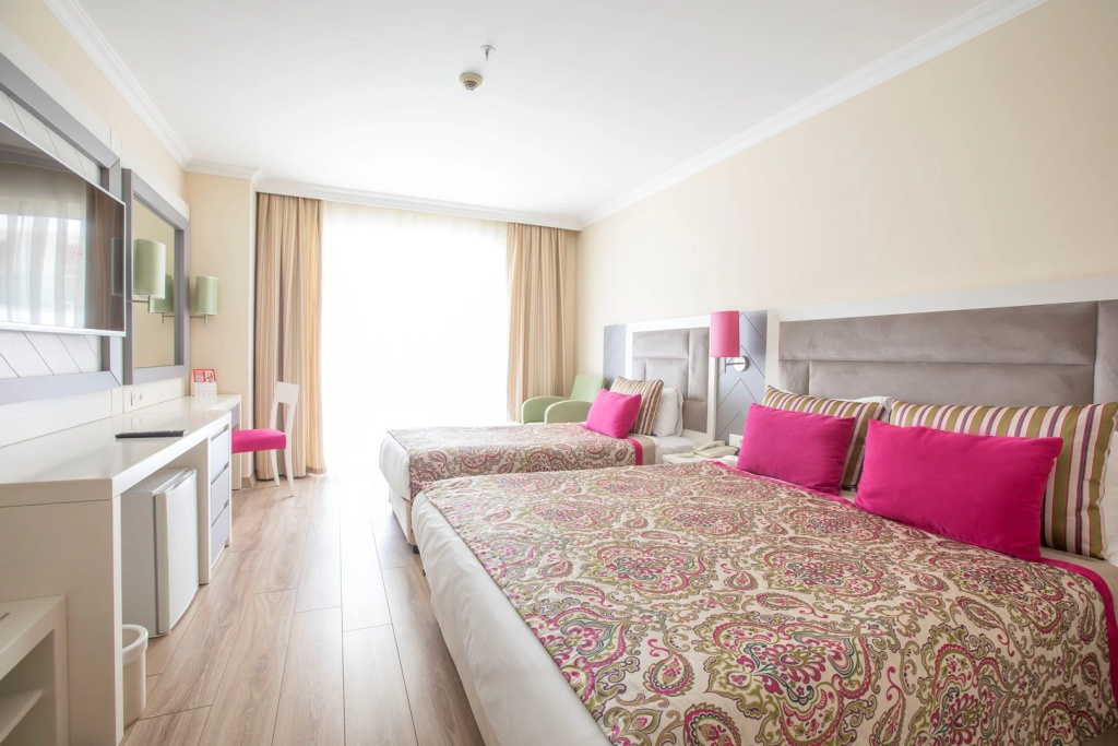 Standard Double room with sea view (full double bed)