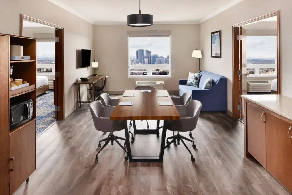 Presidential Suite with mountain view