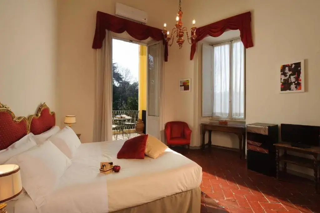 Double Suite with balcony (full double bed)