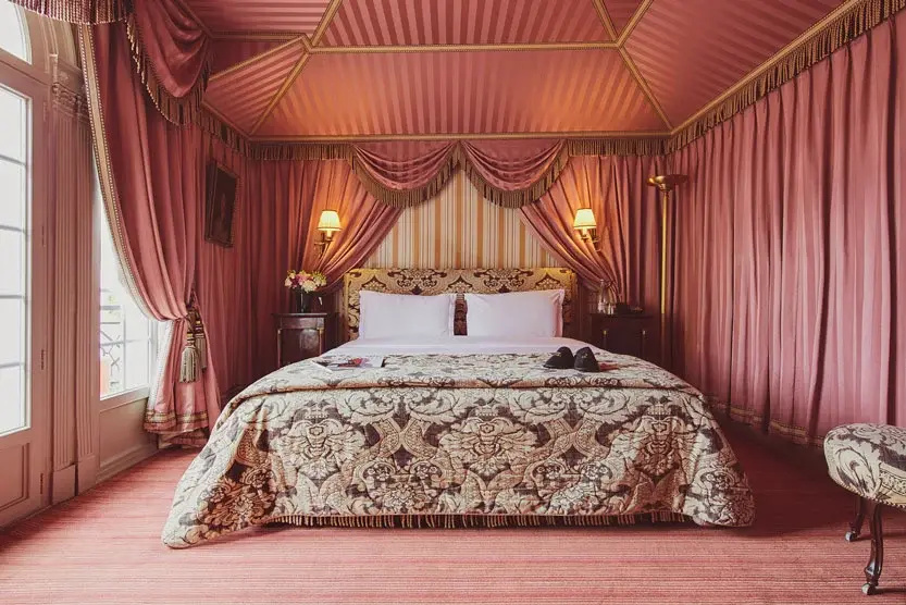 L'Hotel 53