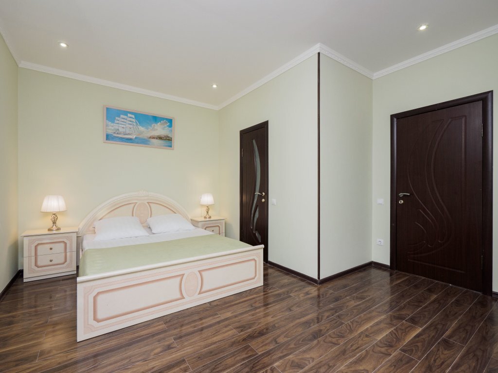 Люкс с балконом и рядом с пляжем в Жемчужина Сочи