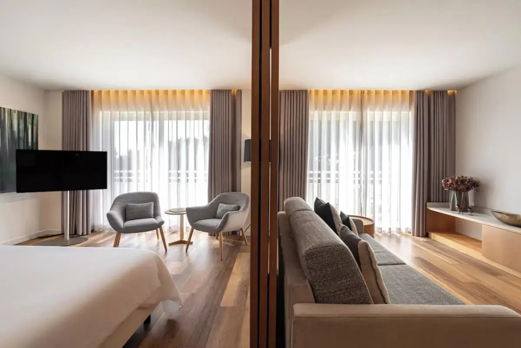 Celay Hotel — фото