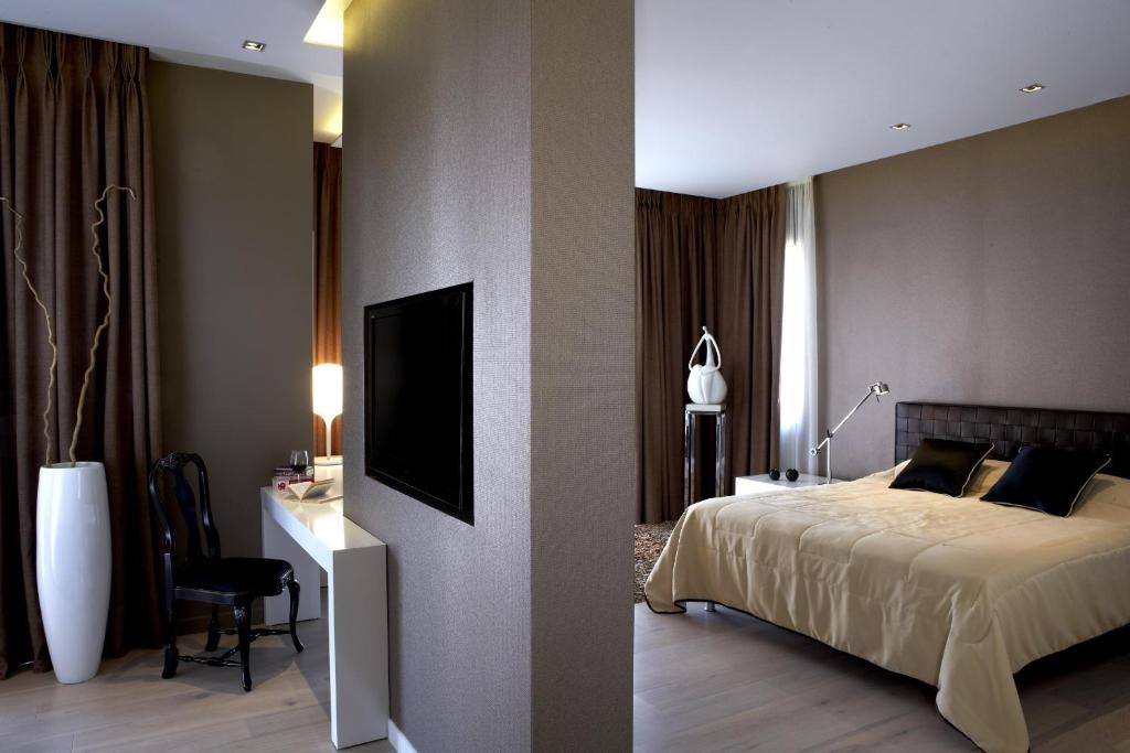 Executive with Private Pool Double Suite (full double bed)