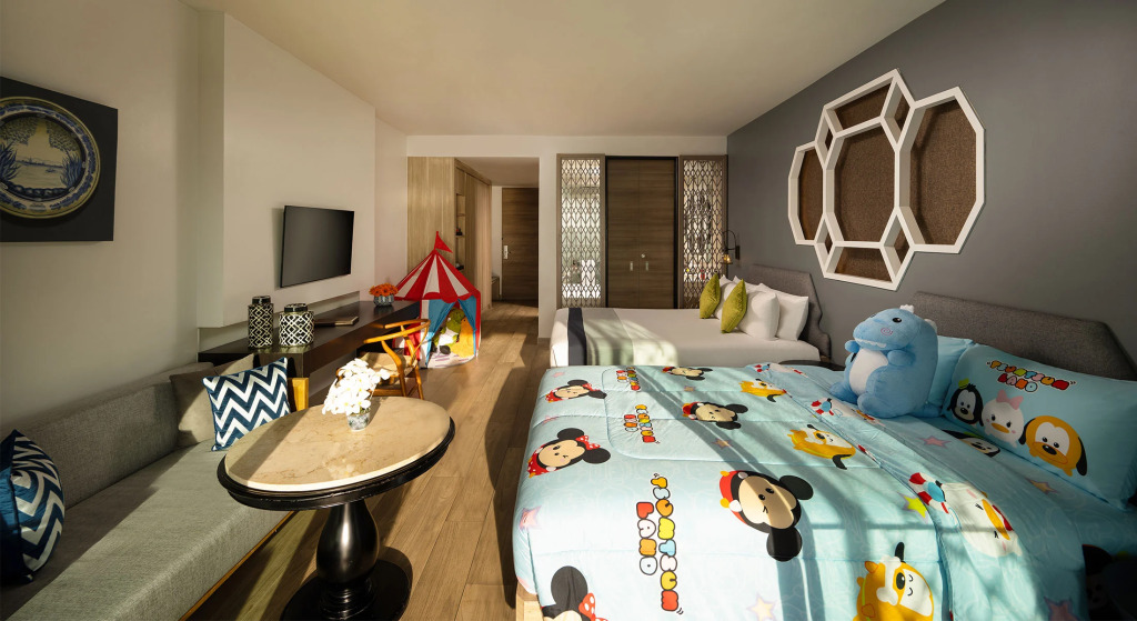 Четырёхместный семейный номер Premier с балконом и с видом на море в Avista Grande Phuket Karon - MGallery