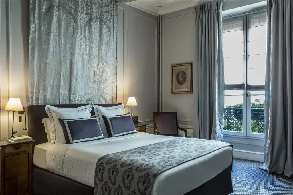 Deluxe Double room (full double bed)