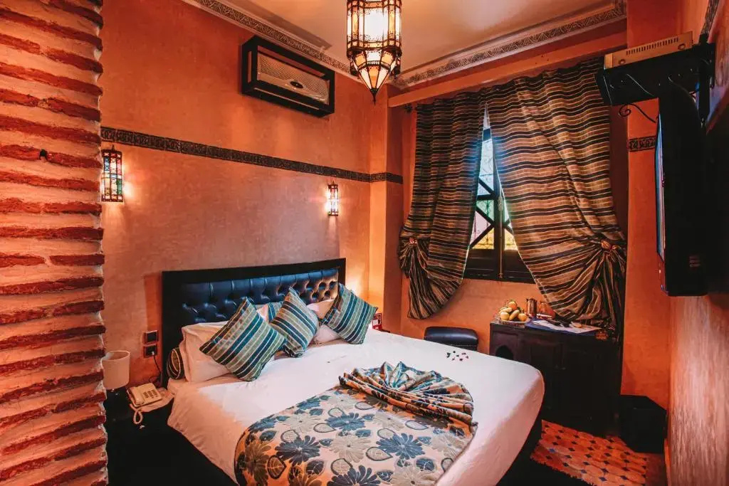 Deluxe Double room (full double bed)