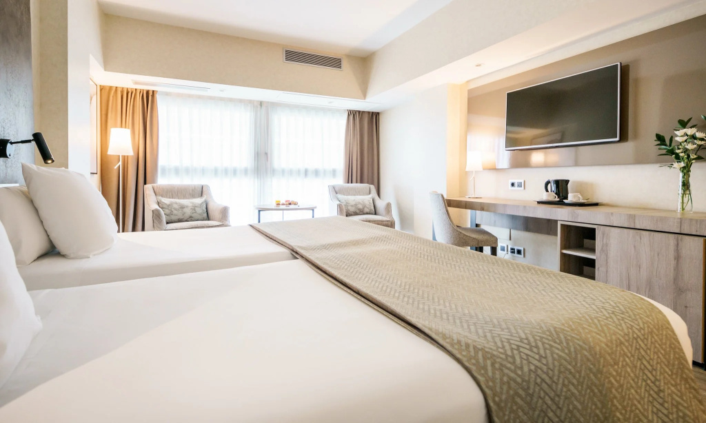 Ilunion Malaga Hotel - Chambres