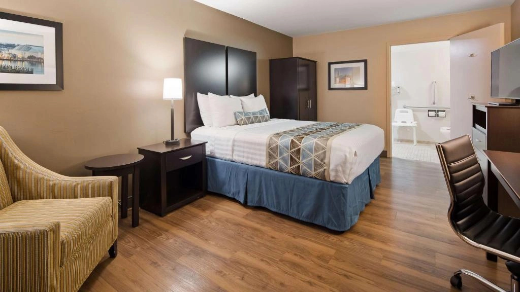 Best Western Annapolis Room Type - Mobility Accessible Double room (full double bed)