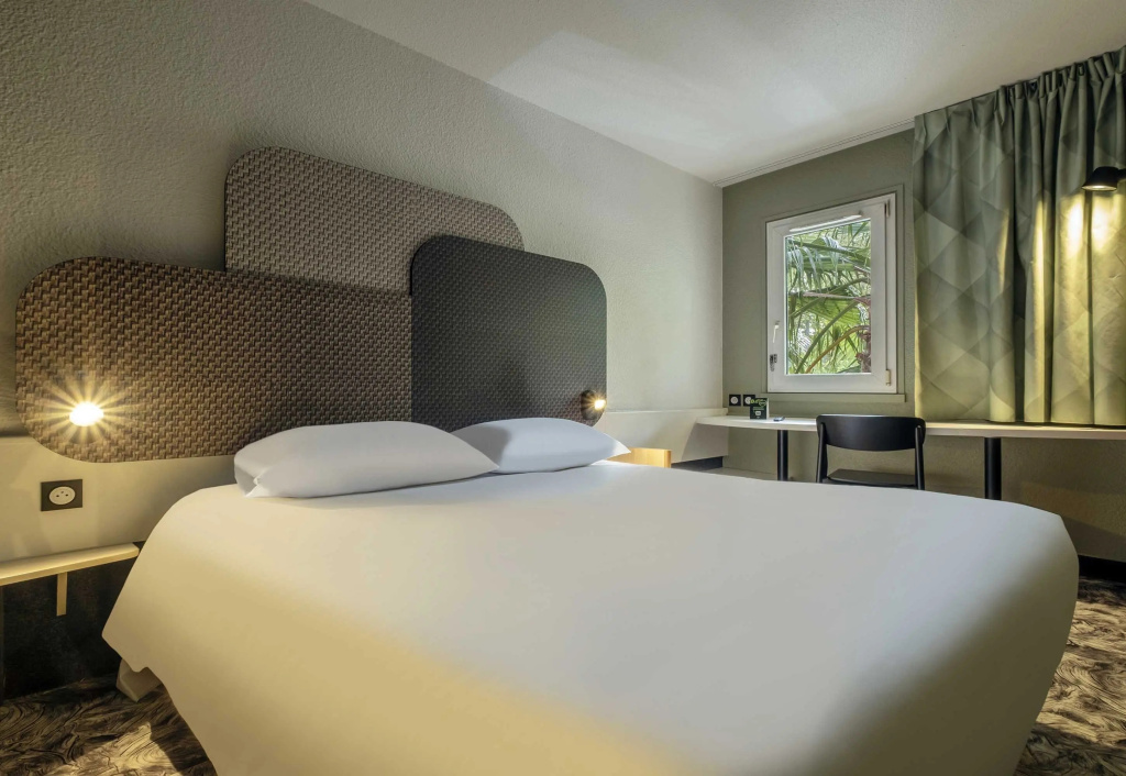 Double room (full double bed)