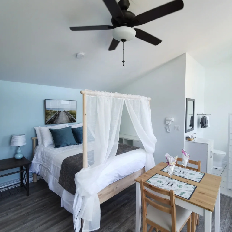 F Sunset Suite