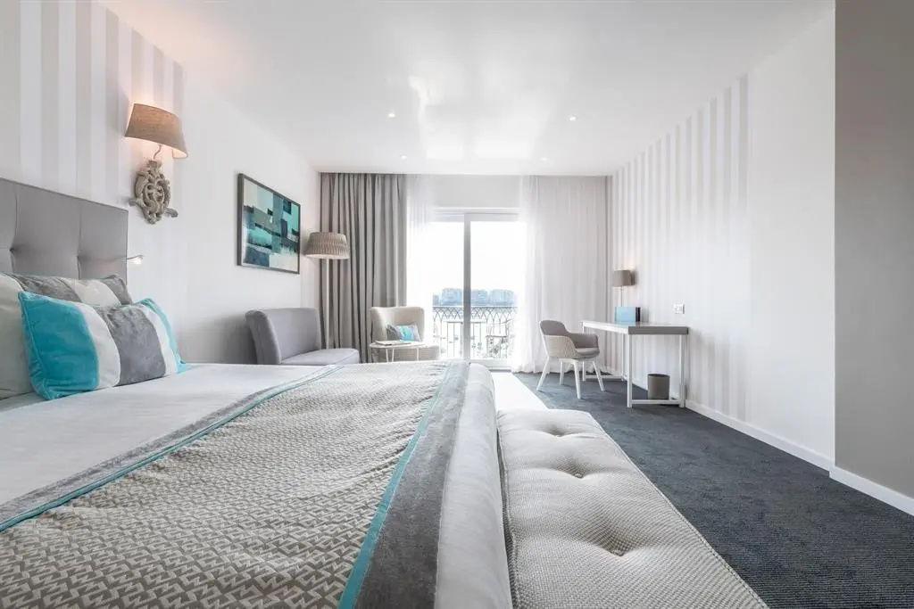 Double Junior Suite with sea view (twin beds)