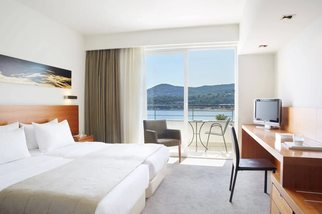 Superior Double room with balcony and with sea view (twin beds)