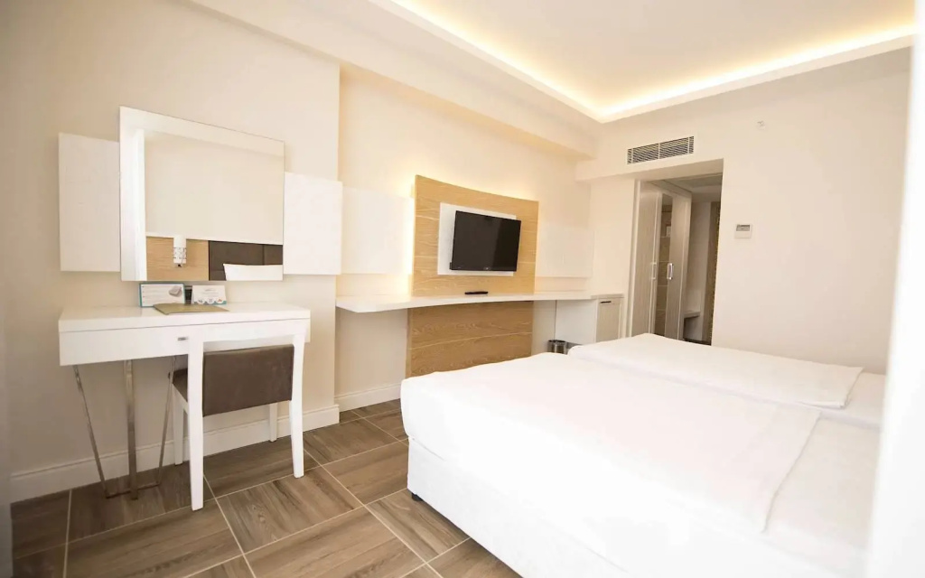 Standard Plus Double room (full double bed)