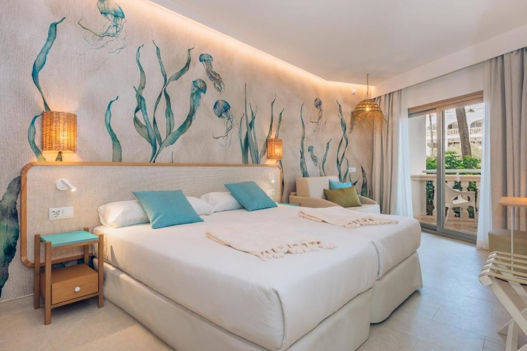 Premium Double room with pool view (twin beds)