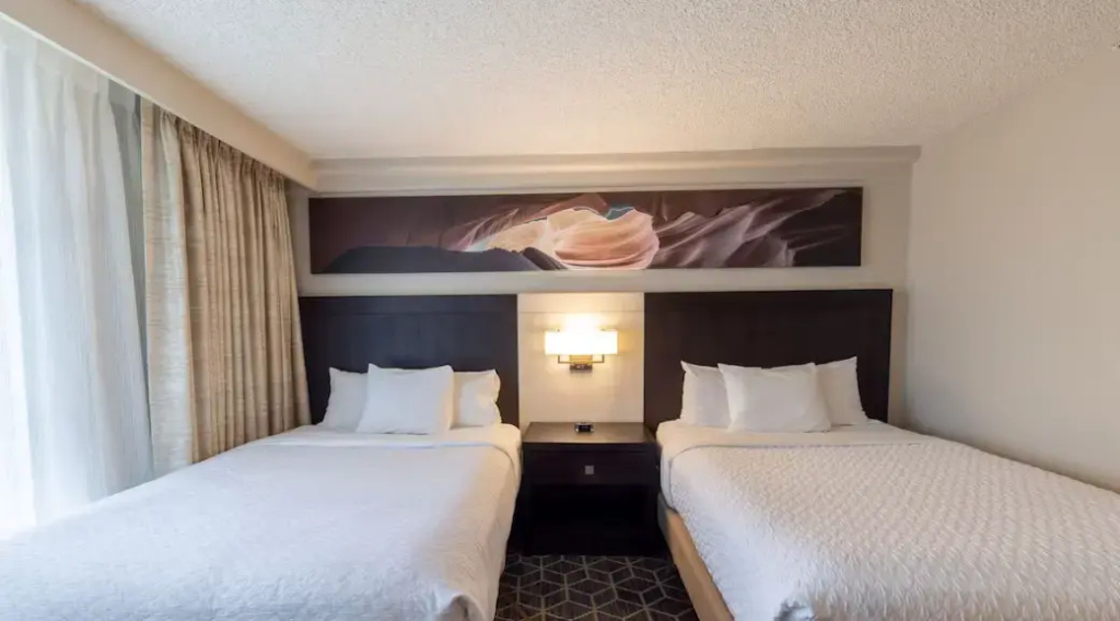 2 Bedrooms Quadruple Suite with pool view