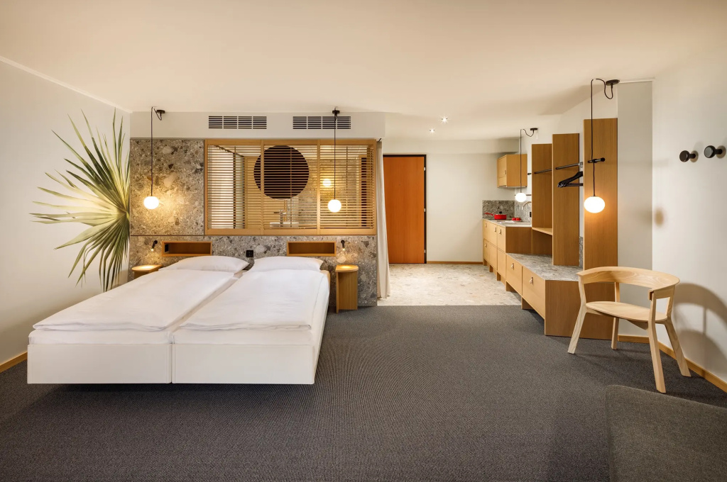Palmiers Double room (full double bed)