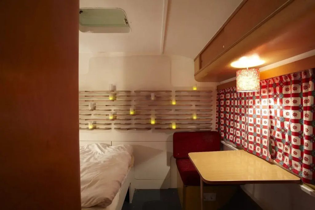 Schwalbennest (Hall No. 1) Double Caravan (full double bed)