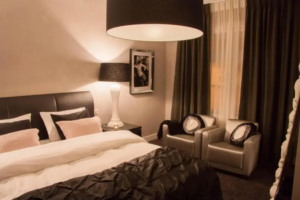 Kapel Double Suite (full double bed)