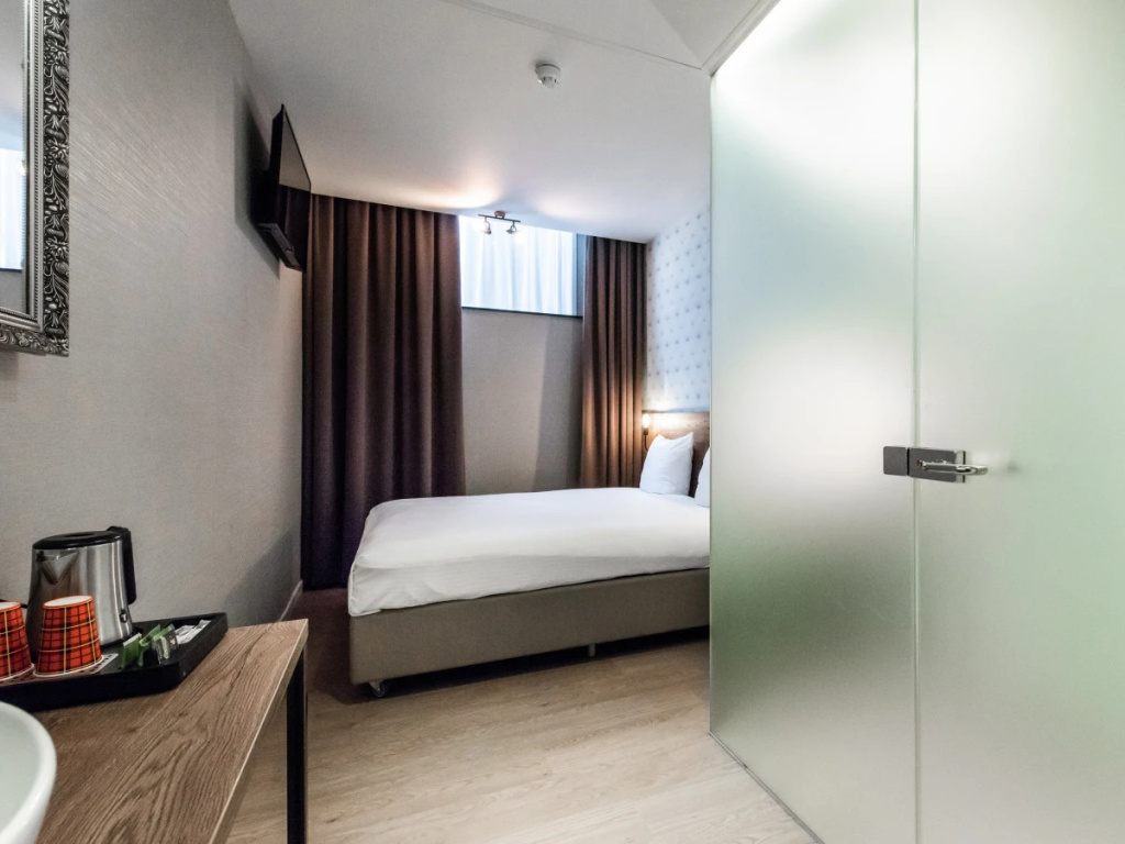 Semi Souterrain Double room (full double bed)