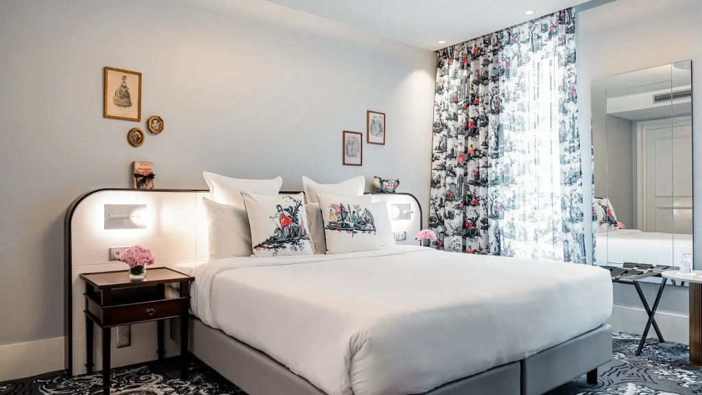Afterworks Deluxe Double room (full double bed)