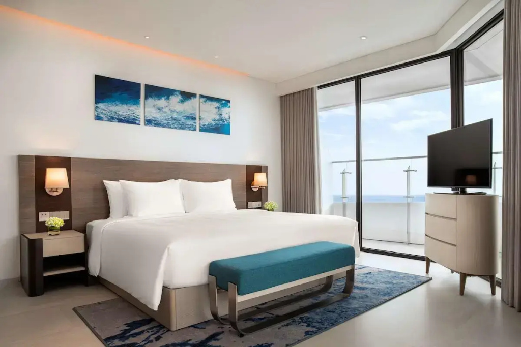 Executive Double Corner Suite with sea view (full double bed)