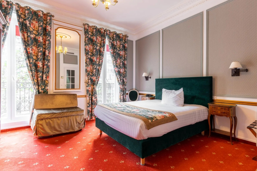Superior Double room with courtyard view (full double bed)