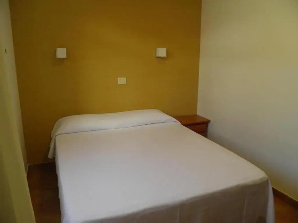 Double room (full double bed)