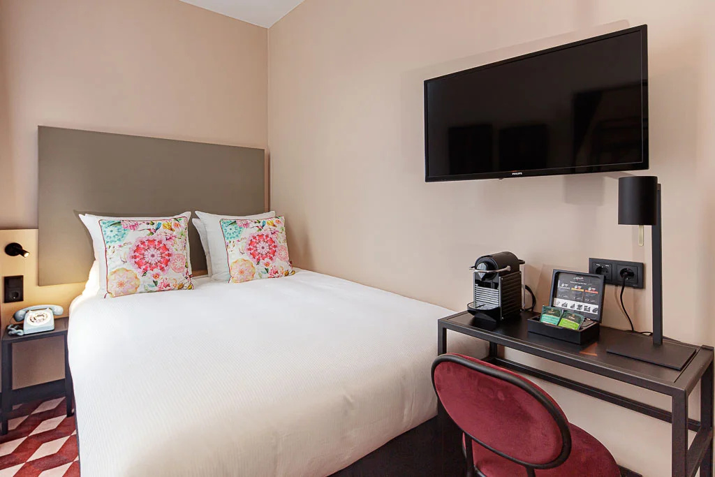 Small Double room (full double bed)