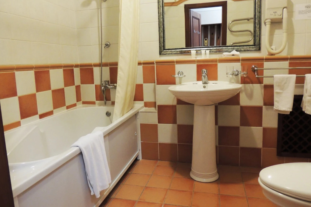 Номер семейный с 2 комнатами с балконом и с красивым видом из окна в Park Hotel Kokshetau