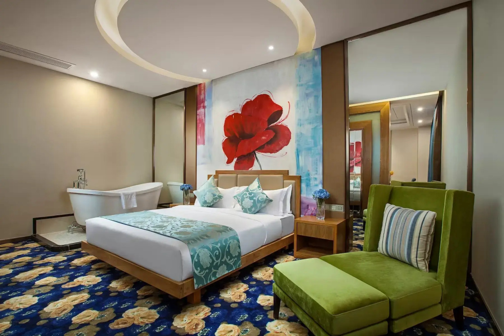 Smoking Double Suite (full double bed)