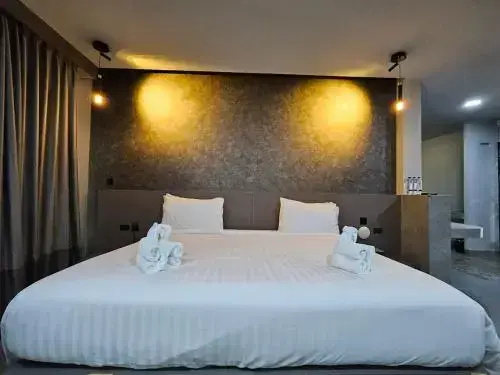 Double Suite (full double bed)