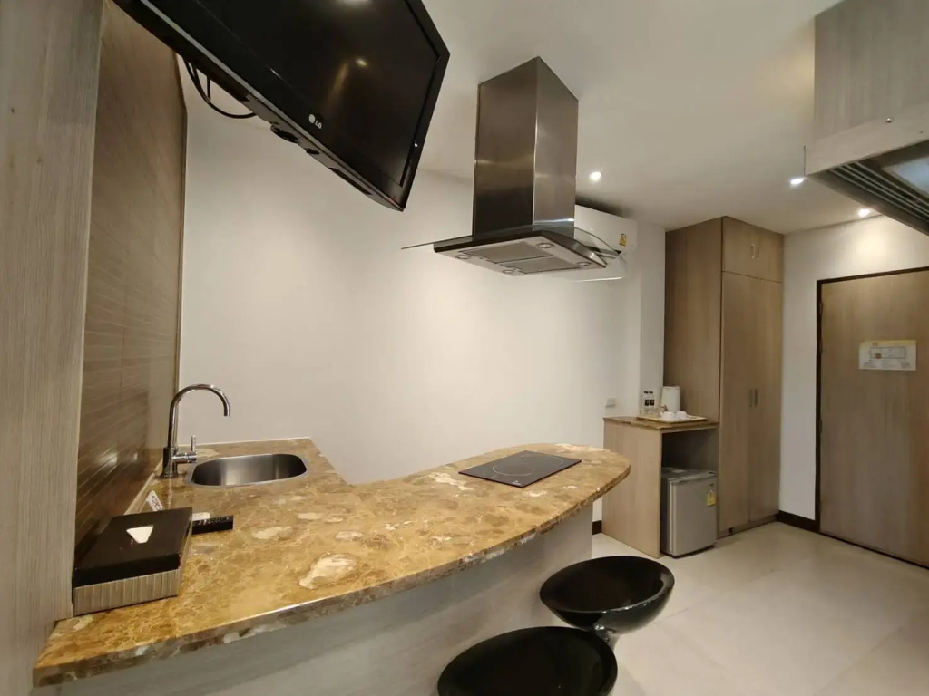Двухместный номер Deluxe с балконом двуспальная кровать в Patong Bay Residence