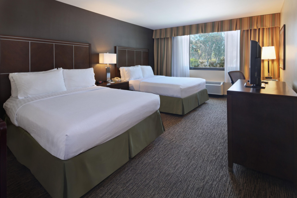 Holiday Inn Hotel & Suites Anaheim by IHG - Chambres