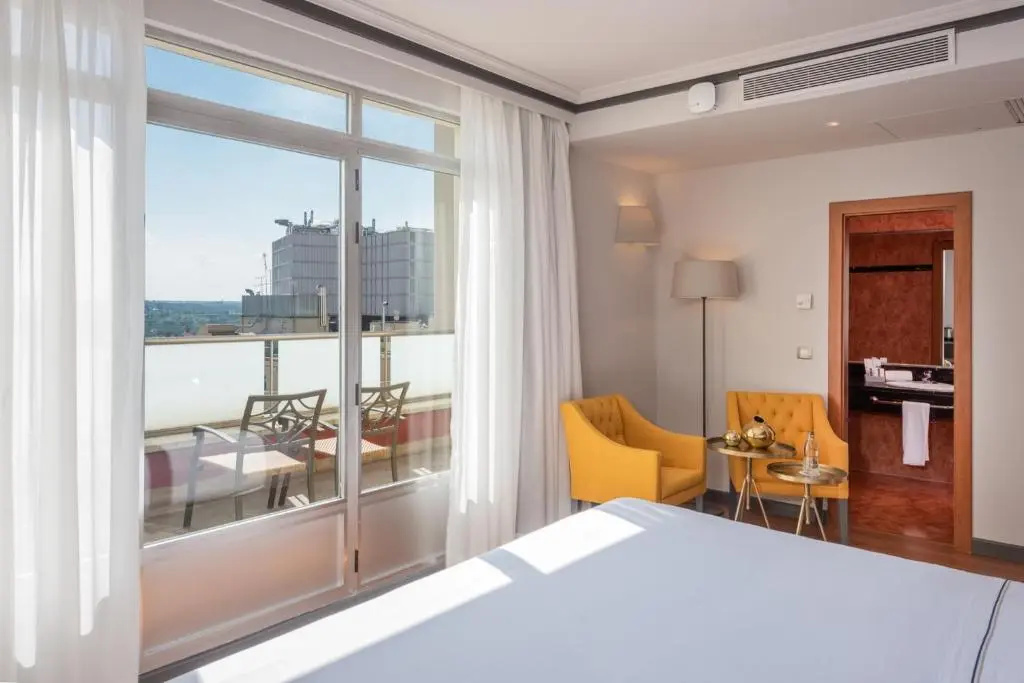 Premium Double room with view (full double bed)