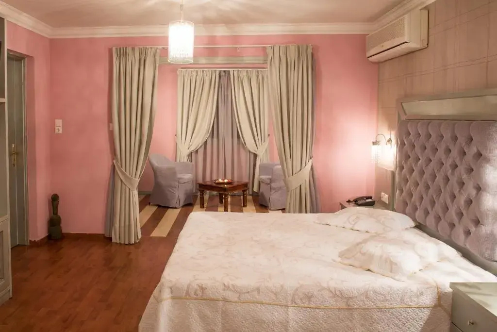 Delphi Art Hotel — фото