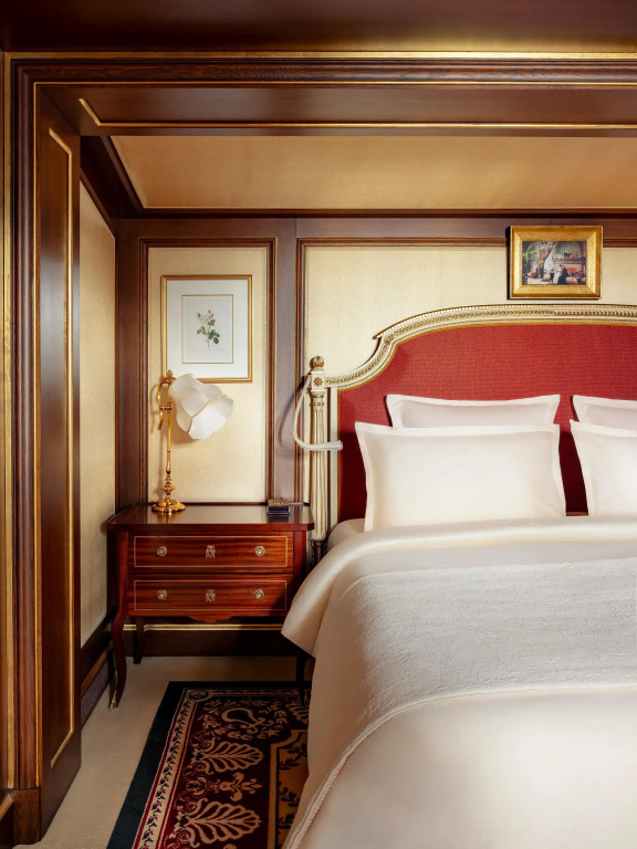 Opera Double Suite (full double bed)