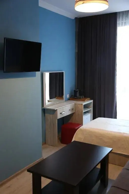 Large Double room (full double bed)