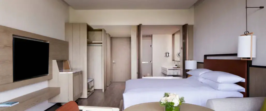 Double room with partial ocean view (full double bed)