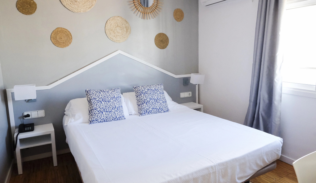 Basic Double room (full double bed)