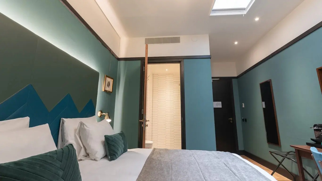 Basic Skylight No Windows Double room (twin beds)