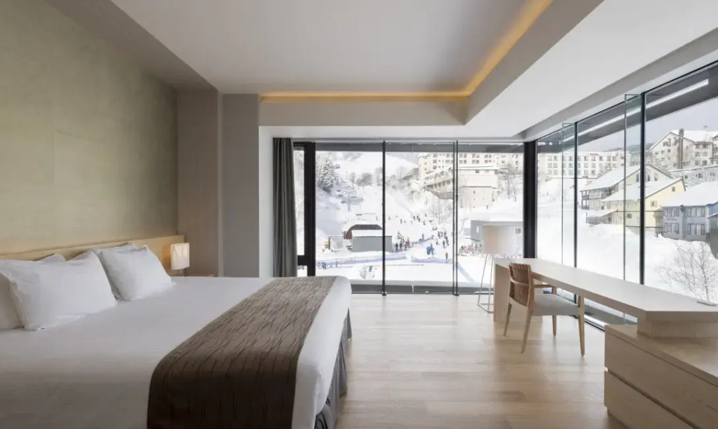 3 Bedrooms Apartment
