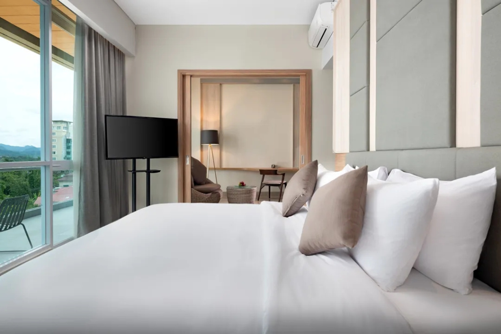 Santika Double Suite with balcony (full double bed)