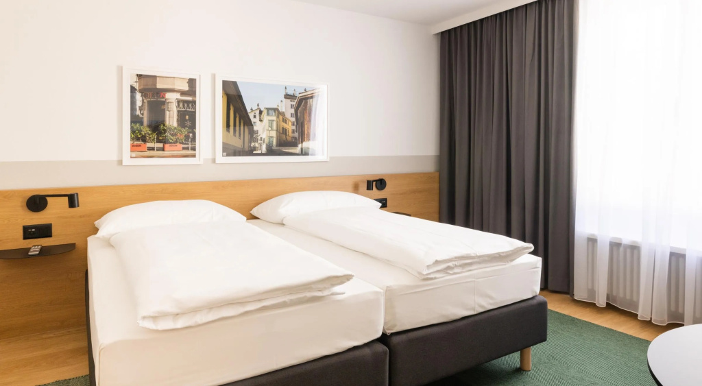 Plus Double room (full double bed)